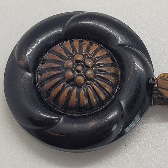 Vintage Art Deco Cloak Clasp in Black & Gold – Classic Cape Accessory - Picture 4 of 14